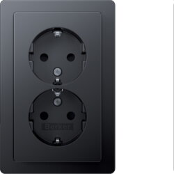 Berker Doppelsteckdose SCHUKO mit Abdeckplatte hoch...